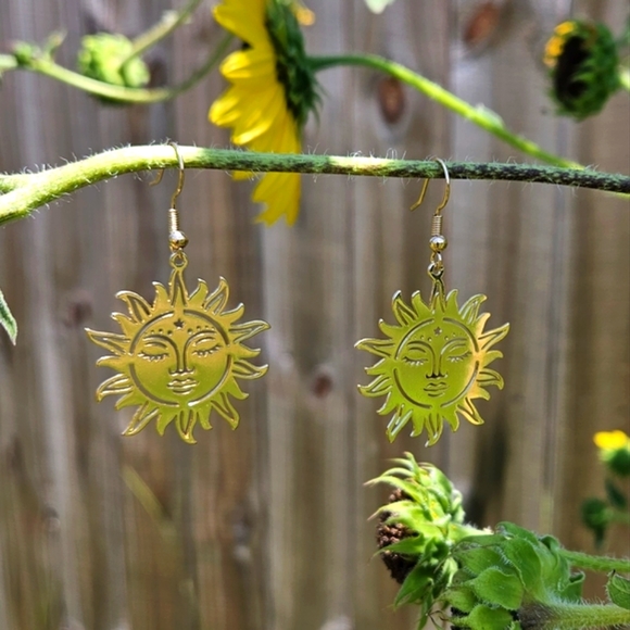 NWT Sunny Daze Boho Gold Dangle Earrings - Picture 5 of 5